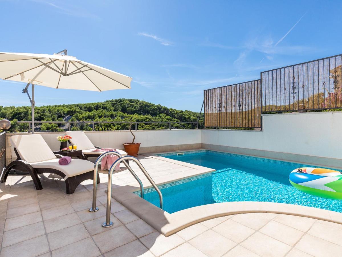 Luxurious Villa In Selca With Pool Ngoại thất bức ảnh
