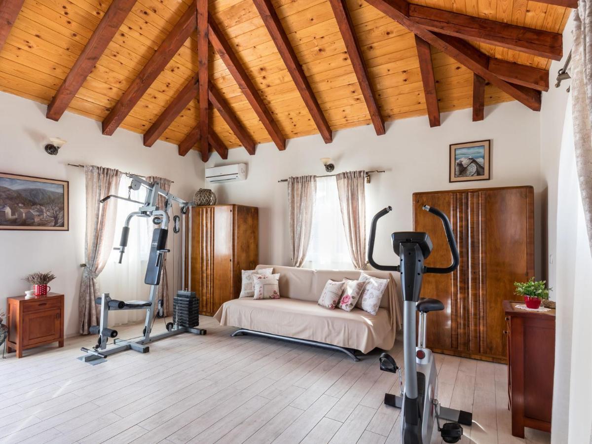Luxurious Villa In Selca With Pool Ngoại thất bức ảnh